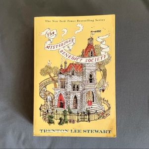 "THE MYSTERIOUS BENEDICT SOCIETY" PAPERBACK BOOK BY TRENTON LEE STEWART.